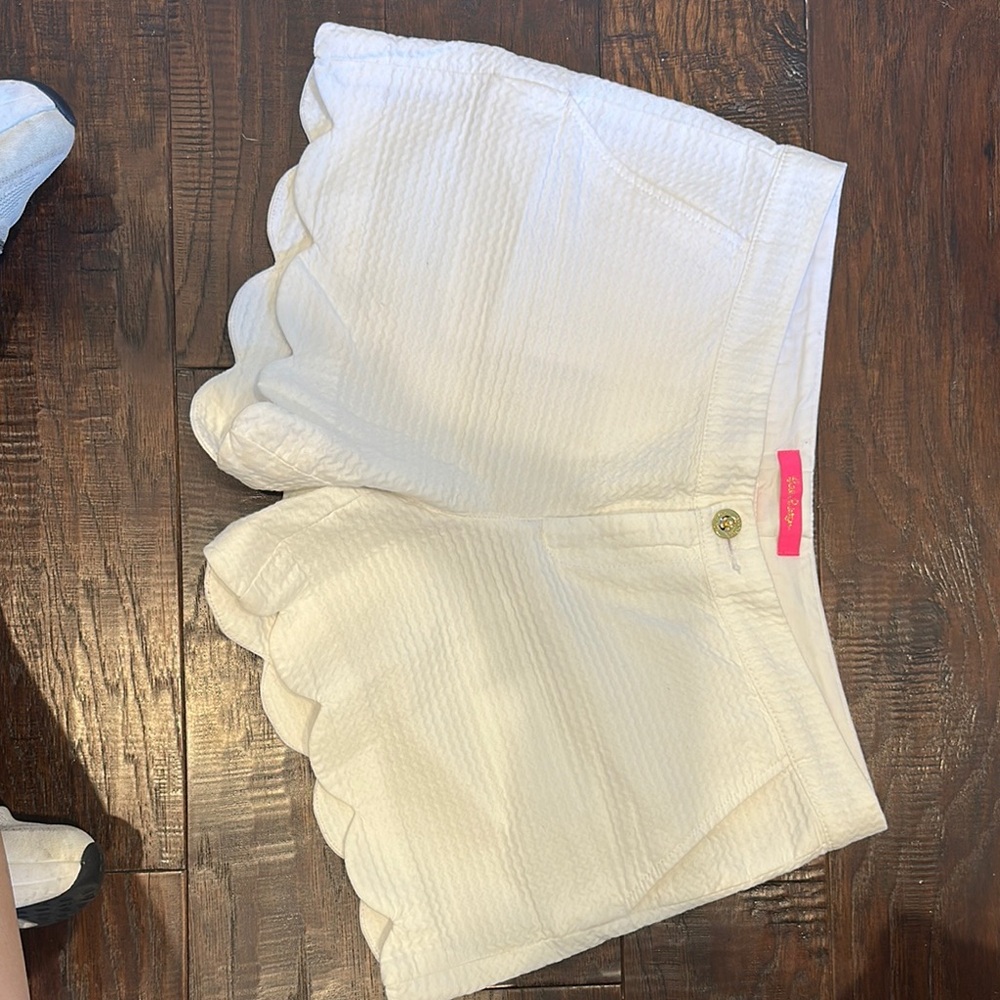 Lilly Pulitzer White Scalloped Women Shorts